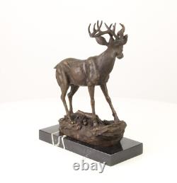 Sculpture Cerf Art déco en bronze sur un socle en marbre noir Signée