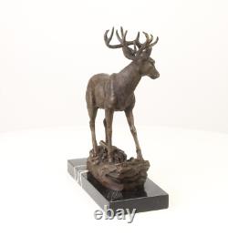 Sculpture Cerf Art déco en bronze sur un socle en marbre noir Signée