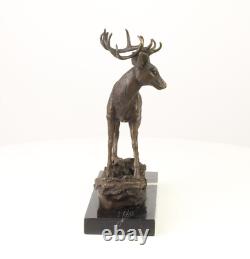 Sculpture Cerf Art déco en bronze sur un socle en marbre noir Signée