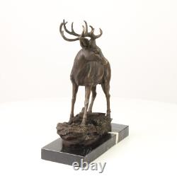 Sculpture Cerf Art déco en bronze sur un socle en marbre noir Signée