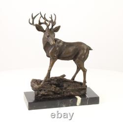 Sculpture Cerf Art déco en bronze sur un socle en marbre noir Signée