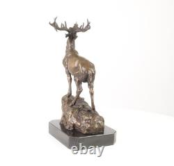 Sculpture Cerf en bronze sur un socle en marbre noir d'après Milo