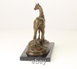 Sculpture Cheval en bronze sur un marbre noir d'après Pierre-Jules Mêne
