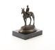 Sculpture Cheval Et Cavalier En Bronze Sur Un Socle En Marbre Noir D'après Milo