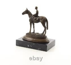 Sculpture Cheval et Cavalier en bronze sur un socle en marbre noir d'après Milo