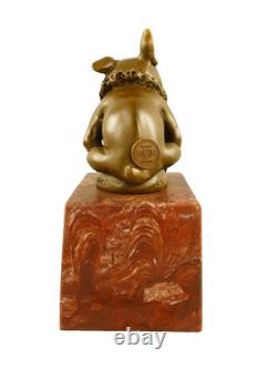 Sculpture Chien Masqot en bronze sur un socle en marbre d'après Bourcart