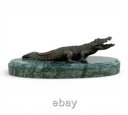 Sculpture Crocodile en bronze sur un socle en marbre verte d'après Milo