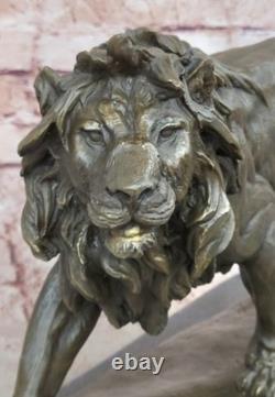 Sculpture D'Art En Bronze De Lion Mâle Signée Par Barye Avec Socle En Marbre