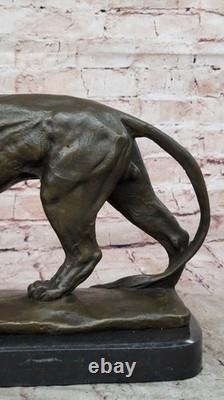 Sculpture D'Art En Bronze De Lion Mâle Signée Par Barye Avec Socle En Marbre