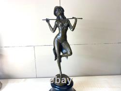 Sculpture Danseuse de reveu sur un socle en marbre noir d'après A. Gozy