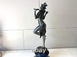 Sculpture Danseuse de reveu sur un socle en marbre noir d'après A. Gozy