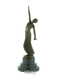 Sculpture Danseuse en bronze sur un marbre noir D'après Demetre Chiparus