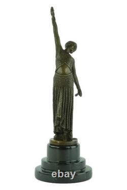 Sculpture Danseuse en bronze sur un marbre noir D'après Demetre Chiparus