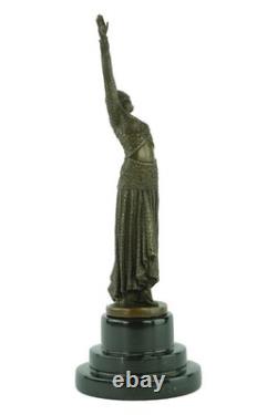 Sculpture Danseuse en bronze sur un marbre noir D'après Demetre Chiparus