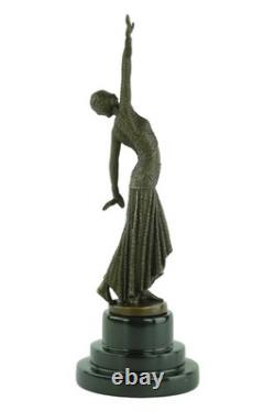 Sculpture Danseuse en bronze sur un marbre noir D'après Demetre Chiparus