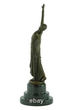 Sculpture Danseuse en bronze sur un marbre noir D'après Demetre Chiparus