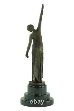 Sculpture Danseuse en bronze sur un marbre noir D'après Demetre Chiparus