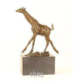 Sculpture En Bronze D'une Girafe Sur Un Marbre Noir Vintage