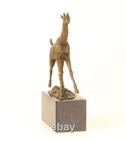 Sculpture En Bronze D'une Girafe Sur Un Marbre Noir Vintage