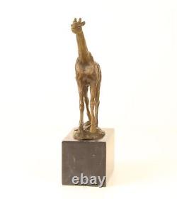 Sculpture En Bronze D'une Girafe Sur Un Marbre Noir Vintage