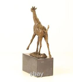 Sculpture En Bronze D'une Girafe Sur Un Marbre Noir Vintage