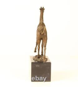 Sculpture En Bronze D'une Girafe Sur Un Marbre Noir Vintage