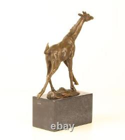 Sculpture En Bronze D'une Girafe Sur Un Marbre Noir Vintage