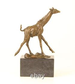 Sculpture En Bronze D'une Girafe Sur Un Marbre Noir Vintage