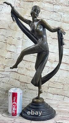 Sculpture En Bronze De Danseuse Avec Ruban De Beauté Signé Sur Socle En Marbre