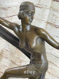 Sculpture En Bronze De Danseuse Avec Ruban De Beauté Signé Sur Socle En Marbre