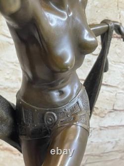 Sculpture En Bronze De Danseuse Avec Ruban De Beauté Signé Sur Socle En Marbre