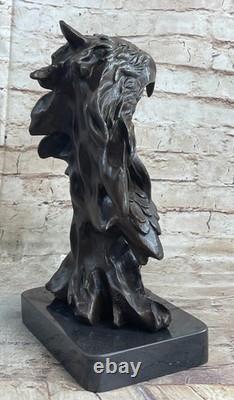 Sculpture En Bronze Marbré Milo Américain Signée Sur Branche D'Arbre À Vendre
