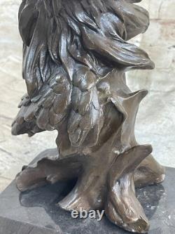 Sculpture En Bronze Marbré Milo Américain Signée Sur Branche D'Arbre À Vendre