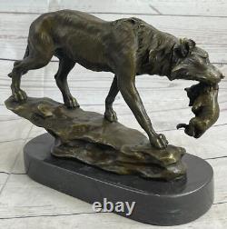 Sculpture En Marbre D'Un Loup En Bronze Protégeant Son Petit, Signée Lecourtier