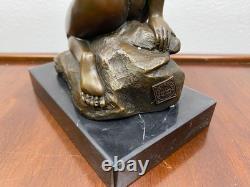 Sculpture Femme en bronze sur un socle en marbre noir d'après Jean Patoue