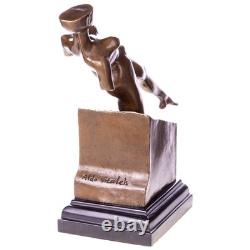 Sculpture Femme moderne en bronze sur un socle en marbre d'après Aldo Vitaleh