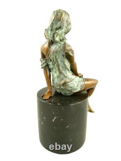 Sculpture Femme nue en bronze sur un marbre noir D'après Milo