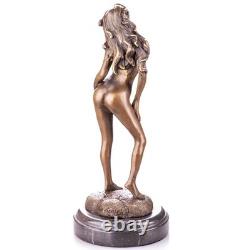 Sculpture Femme nue en bronze sur un socle en marbre noir d'après Aldo Vitaleh