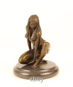 Sculpture Femme nue en bronze sur un socle en marbre noir d'après Claude