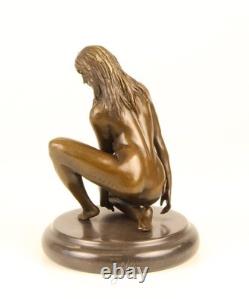 Sculpture Femme nue en bronze sur un socle en marbre noir d'après Claude