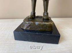 Sculpture Garçon à la cigarette en bronze sur un marbre d'après Schmidt Felling