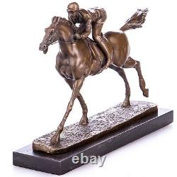 Sculpture Jockey avec cheval en bronze sur un marbre noir d'après P. J. Mene