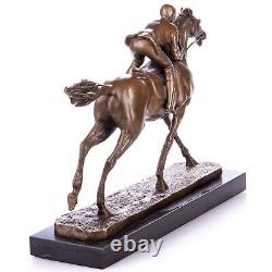 Sculpture Jockey avec cheval en bronze sur un marbre noir d'après P. J. Mene