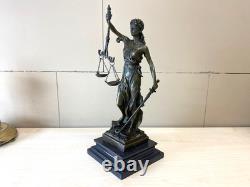 Sculpture Justitia en bronze sur un socle en marbre noir d'après Mayer