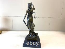 Sculpture Justitia en bronze sur un socle en marbre noir d'après Mayer