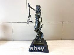 Sculpture Justitia en bronze sur un socle en marbre noir d'après Mayer