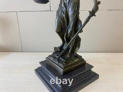 Sculpture Justitia en bronze sur un socle en marbre noir d'après Mayer