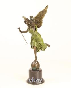 Sculpture La Victoire Ailé en bronze sur un socle en marbre d'après E. Barrias