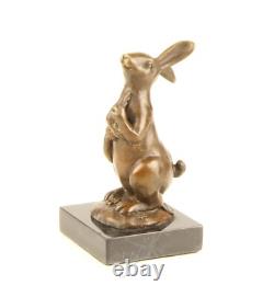 Sculpture Lapin de Pâques en bronze sur socle en marbre noir d'après Milo