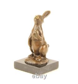 Sculpture Lapin de Pâques en bronze sur socle en marbre noir d'après Milo